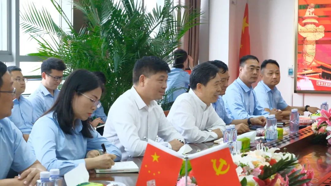 新密市委常委、政法委書記劉軍杰一行蒞臨榮盛科技集團調(diào)研指導(dǎo)