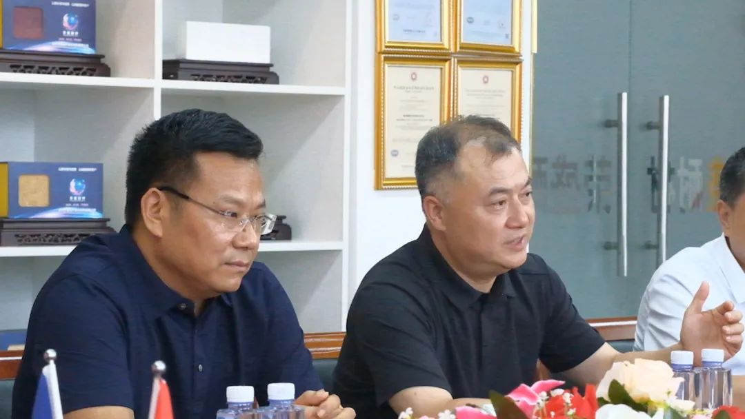 新密市委常委、政法委書記劉軍杰一行蒞臨榮盛科技集團調(diào)研指導(dǎo)