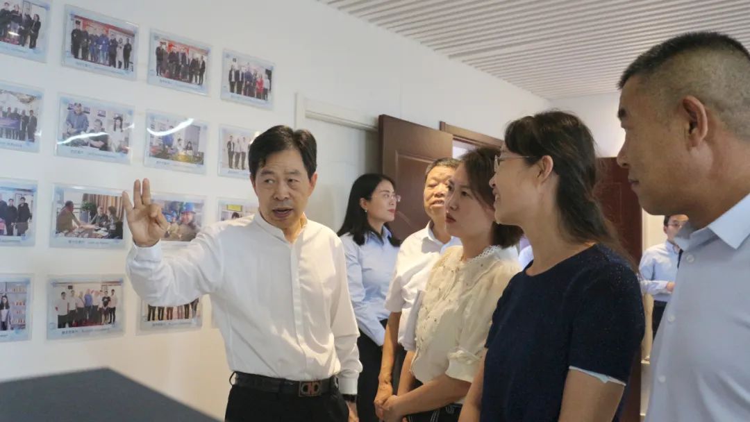 新密市委常委、政法委書記劉軍杰一行蒞臨榮盛科技集團調(diào)研指導(dǎo)